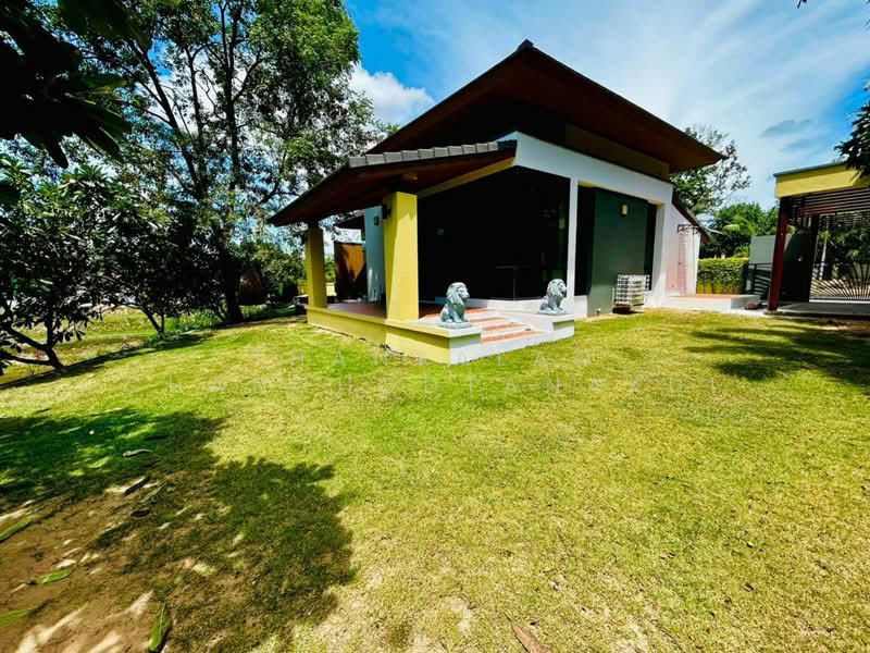 The Village Housing Estate by Horseshoe Point : เดอะ วิลเลจ เฮ้าส์ซิ่ง เอสเตท โดย ฮอร์สชู พอยท์, ชลบุรี, ถนนทุ่งกลม-ห้วยตาหนู, หนองปรือ, บางละมุง, ชลบุรี, 220 ตร.ม., บ้านเดี่ยว ขาย, โดย Thanyalag Chanchodtanakul, 500237925 - DDproperty.com