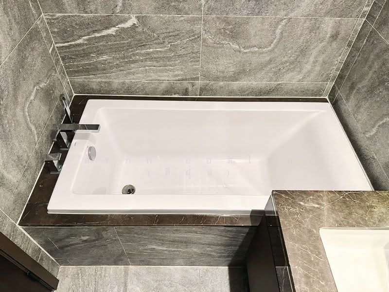 The Esse Sukhumvit 36, Bangkok, Soi Sukhumvit 36, Sukhumvit Road, Phra Kanong, Khlong Toei, Bangkok, 1 Bedroom, 39 sqm, Condo For Rent, by สรภพ ยอดไชย (สีฝุ่น), 500238031 - DDproperty.com