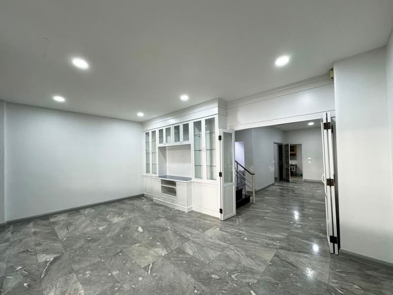 ทำเลพัฒนาการ 44 ให้เช่าทาวน์โฮม 4 ชั้น หลังใหญ่ วราธรวิลล์ 5 นอน 7 น้ำ บ้านพร้อมอยู่ เลี้ยงสัตว์ได้, กรุงเทพ, พัฒนาการ, สวนหลวง, สวนหลวง, กรุงเทพ, 300 ตร.ม., ทาวน์เฮ้าส์ ให้เช่า, โดย บุษบา รัตนวงษ์ชัย, 500238044 - DDproperty.com