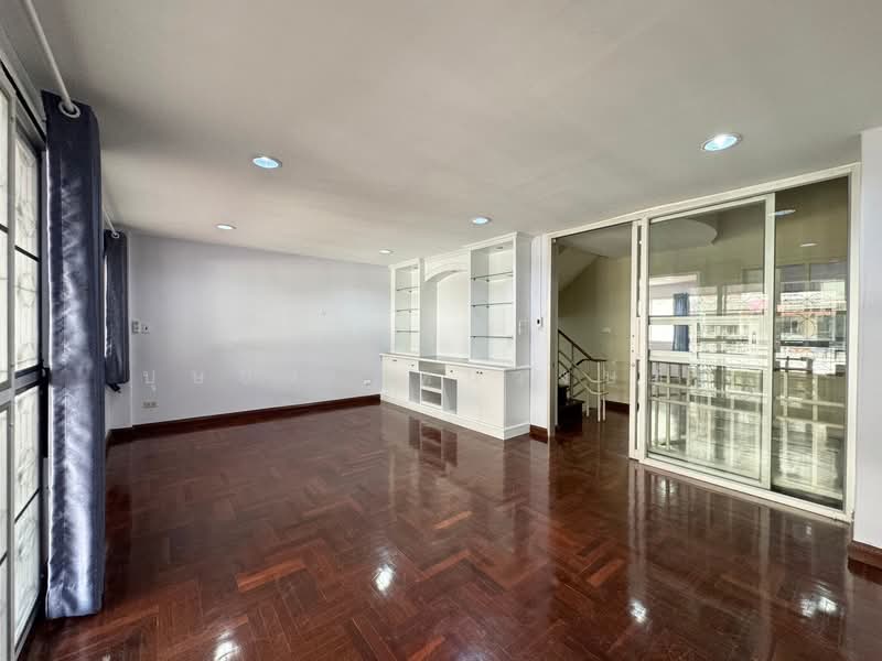 ทำเลพัฒนาการ 44 ให้เช่าทาวน์โฮม 4 ชั้น หลังใหญ่ วราธรวิลล์ 5 นอน 7 น้ำ บ้านพร้อมอยู่ เลี้ยงสัตว์ได้, Bangkok, พัฒนาการ, Suan Luang, Suan Luang, Bangkok, 5 Bedrooms, 300 sqm, Townhouse For Rent, by บุษบา รัตนวงษ์ชัย, 500238044 - DDproperty.com