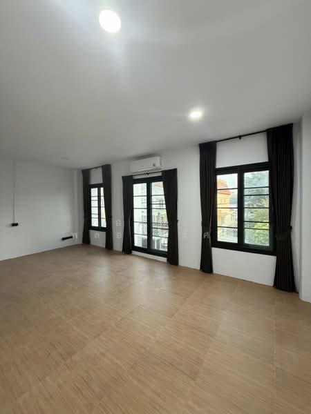Urban Sathorn, Bangkok, Ratchaphruek Road, Bang Chak, Phasi Charoen, Bangkok, 3 Bedrooms, 300 sqm, Townhouse For Rent, by Adisorn Ploymeerassamee, 500238051 - DDproperty.com