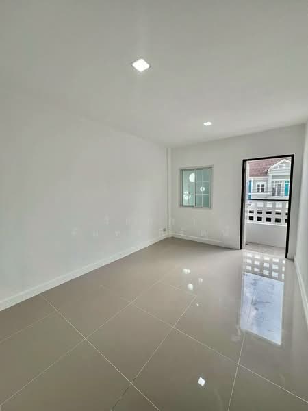 Moobaan Piyawararom Khlong 4, Pathum Thani, Sawai Pracharat Road, Bang Yitho, Thanyaburi, Pathum Thani, 3 Bedrooms, 120 sqm, Townhouse For Sale, by วัลลภา จันทร์ชิรัตน์, 500238093 - DDproperty.com