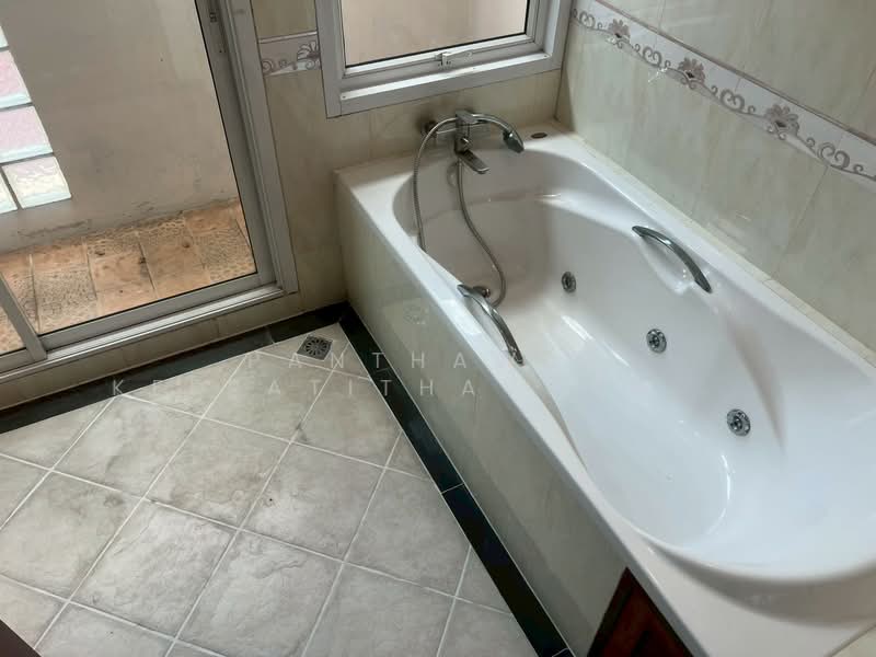 บ้านเดี่ยว 2 ชั้น บรรยากาศร่มรื่น ในซอยโยธินพัฒนา 3 เรียบด่วนรามอินทรา, Bangkok, Nawamin, Bueng Kum, Bangkok, 5 Bedrooms, 366 sqm, Single Detached House For Sale, by Panthawan Keeratithavornanan, 500238131 - DDproperty.com