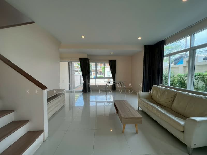 บ้านแฝด 3 ชั้น หลังมุม โยธินพัฒนา 3 ทำเลเลียบด่วนรามอินทรา, Bangkok, Nawamin, Bueng Kum, Bangkok, 3 Bedrooms, 220 sqm, Semi-Detached House (Twin House) For Sale, by Panthawan Keeratithavornanan, 500238147 - DDproperty.com