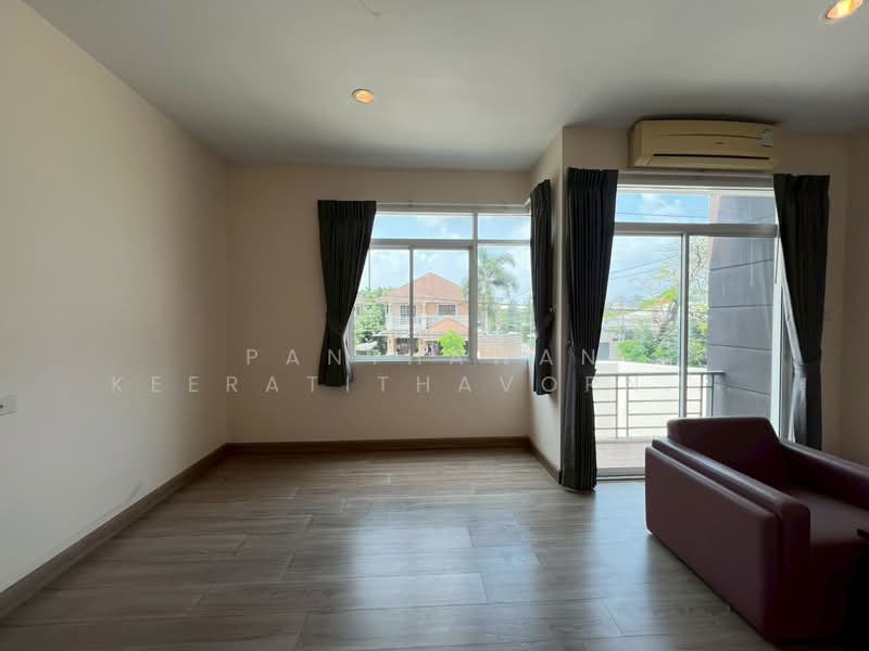 บ้านแฝด 3 ชั้น หลังมุม โยธินพัฒนา 3 ทำเลเลียบด่วนรามอินทรา, Bangkok, Nawamin, Bueng Kum, Bangkok, 3 Bedrooms, 220 sqm, Semi-Detached House (Twin House) For Sale, by Panthawan Keeratithavornanan, 500238147 - DDproperty.com