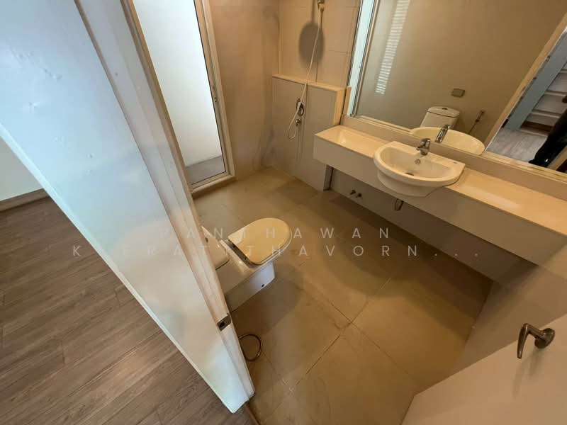 บ้านแฝด 3 ชั้น หลังมุม โยธินพัฒนา 3 ทำเลเลียบด่วนรามอินทรา, Bangkok, Nawamin, Bueng Kum, Bangkok, 3 Bedrooms, 220 sqm, Semi-Detached House (Twin House) For Sale, by Panthawan Keeratithavornanan, 500238147 - DDproperty.com