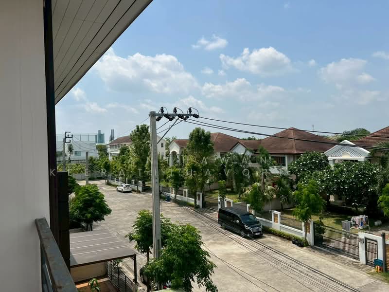 บ้านแฝด 3 ชั้น หลังมุม โยธินพัฒนา 3 ทำเลเลียบด่วนรามอินทรา, Bangkok, Nawamin, Bueng Kum, Bangkok, 3 Bedrooms, 220 sqm, Semi-Detached House (Twin House) For Sale, by Panthawan Keeratithavornanan, 500238147 - DDproperty.com