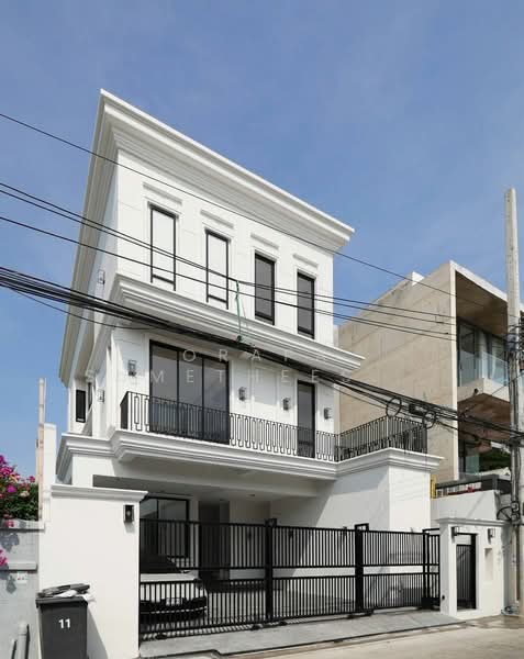 4-BR Townhouse, Bangkok, Khlong Tan Nua, Watthana, Bangkok, 4 Bedrooms, 270 sqm, Townhouse For Sale, by Orapa Sumetheesirisakul, 500238623 - DDproperty.com