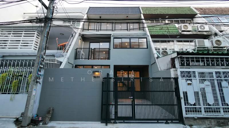 3-BR Townhouse, Bangkok, Khlong Tan Nua, Watthana, Bangkok, 3 Bedrooms, 215 sqm, Townhouse For Sale, by Orapa Sumetheesirisakul, 500238641 - DDproperty.com