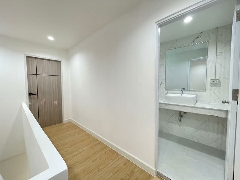 ขาย บ้านแฝด หน้าบ้านทิศใต้ 2ห้องนอน 2ห้องน้ำ มีเคาน์เตอร์ครัว ถ.บางบอน5 เพชรเกษม กรุงเทพ (TH8-05326), กรุงเทพ, ถนนบางบอน 5, หนองค้างพลู, หนองแขม, กรุงเทพ, 100 ตร.ม., บ้านแฝด ขาย, โดย ณภัทร พรสิริเมธากุล, 500238944 - DDproperty.com