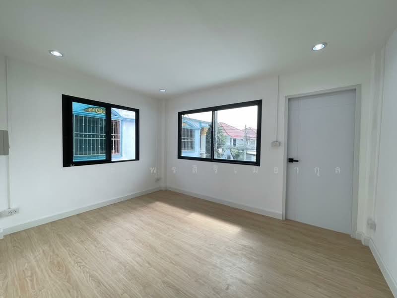 ขาย บ้านแฝด หน้าบ้านทิศใต้ 2ห้องนอน 2ห้องน้ำ มีเคาน์เตอร์ครัว ถ.บางบอน5 เพชรเกษม กรุงเทพ (TH8-05326), กรุงเทพ, ถนนบางบอน 5, หนองค้างพลู, หนองแขม, กรุงเทพ, 100 ตร.ม., บ้านแฝด ขาย, โดย ณภัทร พรสิริเมธากุล, 500238944 - DDproperty.com