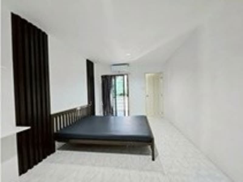 For Sale - Apartment in Udomsuk–Bangna Area, 200 Sq.wah – Near MRT Si Udom, Bangkok