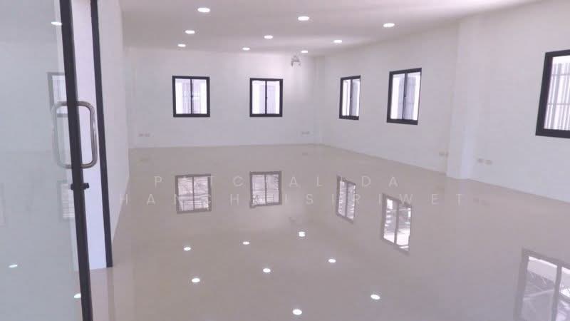 Stand-alone Factory for Rent: 8,431 sq.m. (approx.) Bangna - Trad km.20, Samutrprakarn, Samut Prakan, Srisa Chorakhe Yai, Bang Sao Thong, Samut Prakan, , 8,431 sqm, Warehouse/Factory For Rent, by Patchalida Chanchaisiriwet, 500239032 - DDproperty.com