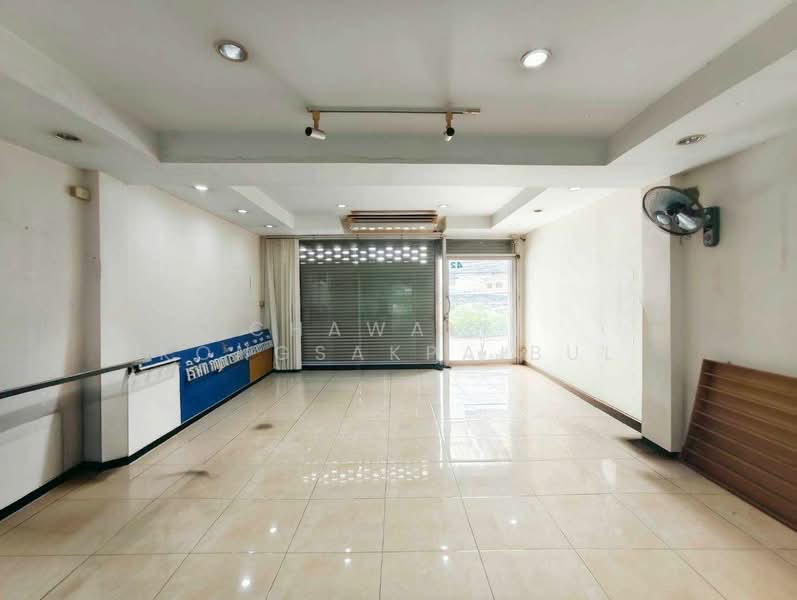 ขายอาคารพาณิชย์ 4 ชั้น 1 คูหา ซอยรังสิต-ปทุมธานี 8 ต่อเติมห้องและหลังคาบนดาดฟ้า อยู่ใกล้ตลาด 200 ปี, ปทุมธานี, ซอยรังสิต-ปทุมธานี, ประชาธิปัตย์, ธัญบุรี, ปทุมธานี, 320 ตร.ม., ตึกแถว-อาคารพาณิชย์ ขาย, โดย CHAWALIT KONGSAKPAIBUL, 500239114 - DDproperty.com