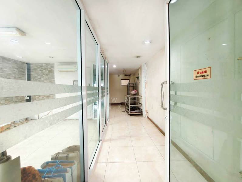 ขายอาคารพาณิชย์ 4 ชั้น 1 คูหา ซอยรังสิต-ปทุมธานี 8 ต่อเติมห้องและหลังคาบนดาดฟ้า อยู่ใกล้ตลาด 200 ปี, ปทุมธานี, ซอยรังสิต-ปทุมธานี, ประชาธิปัตย์, ธัญบุรี, ปทุมธานี, 320 ตร.ม., ตึกแถว-อาคารพาณิชย์ ขาย, โดย CHAWALIT KONGSAKPAIBUL, 500239114 - DDproperty.com