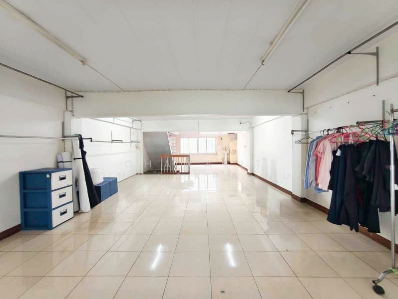 For Sale: 4-story commercial building, 1 unit, Rangsit-Pathum Thani Soi 8., Pathum Thani, ซอยรังสิต-ปทุมธานี, Prachathipat, Thanyaburi, Pathum Thani, , 320 sqm, Shophouse For Sale, by CHAWALIT KONGSAKPAIBUL, 500239114 - DDproperty.com