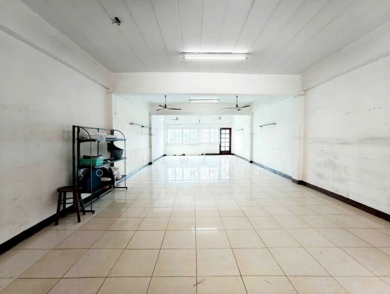For Sale: 4-story commercial building, 1 unit, Rangsit-Pathum Thani Soi 8., Pathum Thani, ซอยรังสิต-ปทุมธานี, Prachathipat, Thanyaburi, Pathum Thani, , 320 sqm, Shophouse For Sale, by CHAWALIT KONGSAKPAIBUL, 500239114 - DDproperty.com