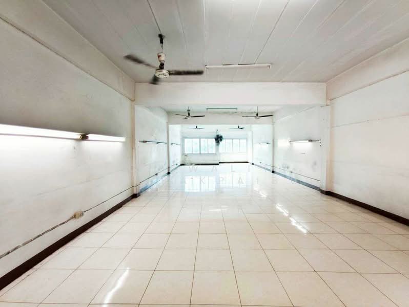For Sale: 4-story commercial building, 1 unit, Rangsit-Pathum Thani Soi 8., Pathum Thani, ซอยรังสิต-ปทุมธานี, Prachathipat, Thanyaburi, Pathum Thani, , 320 sqm, Shophouse For Sale, by CHAWALIT KONGSAKPAIBUL, 500239114 - DDproperty.com