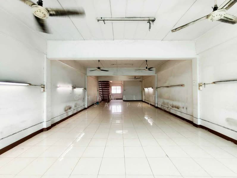 ขายอาคารพาณิชย์ 4 ชั้น 1 คูหา ซอยรังสิต-ปทุมธานี 8 ต่อเติมห้องและหลังคาบนดาดฟ้า อยู่ใกล้ตลาด 200 ปี, ปทุมธานี, ซอยรังสิต-ปทุมธานี, ประชาธิปัตย์, ธัญบุรี, ปทุมธานี, 320 ตร.ม., ตึกแถว-อาคารพาณิชย์ ขาย, โดย CHAWALIT KONGSAKPAIBUL, 500239114 - DDproperty.com