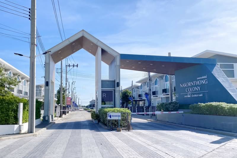 Nakornthong Colony Thepharak-Muang Mai Bangphil, Bangkok, Soi Lat Phrao 26, Jom Phon, Chatuchak, Bangkok, 4 Bedrooms, 120 sqm, Townhouse For Sale, by The Best Property เอ็มมี่, 500239221 - DDproperty.com