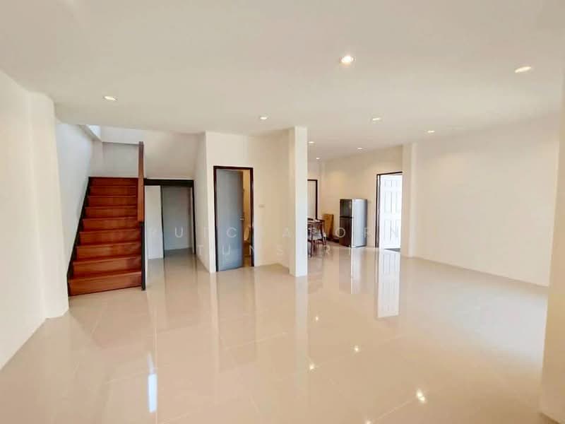 บ้านสวยในโครงการ ให้เช่า – ใกล้โฮมโปรสันทราย เพียง 10 นาที ค่าเช่า 20,000 บาท / เดือน No.12H515, Chiang Mai, San Na Moeng, San Sai, Chiang Mai, 3 Bedrooms, 150 sqm, Single Detached House For Rent, by Rutchaporn Tunsiri, 500239232 - DDproperty.com