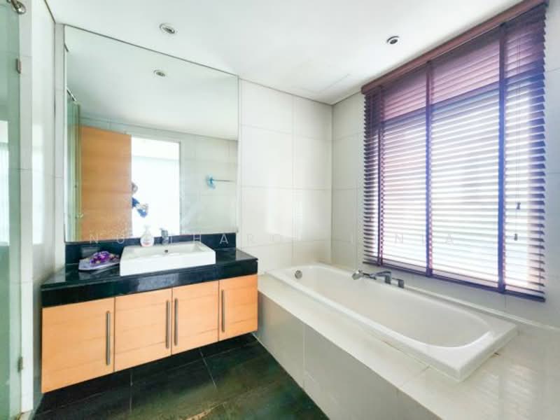 Fullerton Sukhumvit, Bangkok, Sukhumvit Road, Khlong Tan Nua, Watthana, Bangkok, 3 Bedrooms, 132 sqm, Condo For Sale, by Nuttharom Linla, 500239381 - DDproperty.com