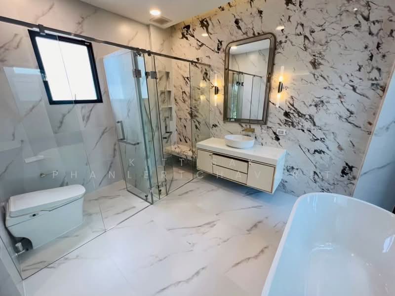 Nantawan Rama 9 - New Krungthepkreetha, Bangkok, Saphan Sung, Saphan Sung, Bangkok, 4 Bedrooms, 385 sqm, Single Detached House For Rent, by Kittisak Phanlertchavarit, 500239395 - DDproperty.com