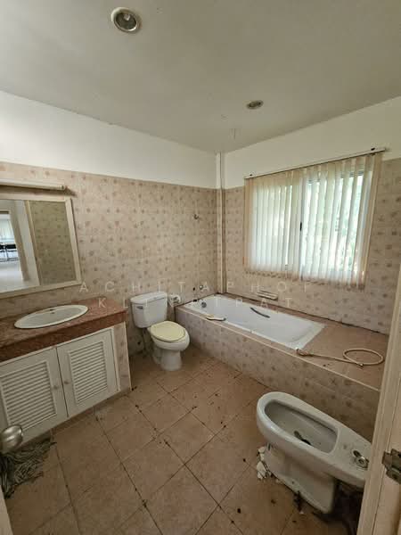 4-BR House, Surat Thani, Talat, Muang Surat Thani, Surat Thani, 4 Bedrooms, 382 sqm, Single Detached House For Sale, by Achitaphop Klinpipat, 500239434 - DDproperty.com