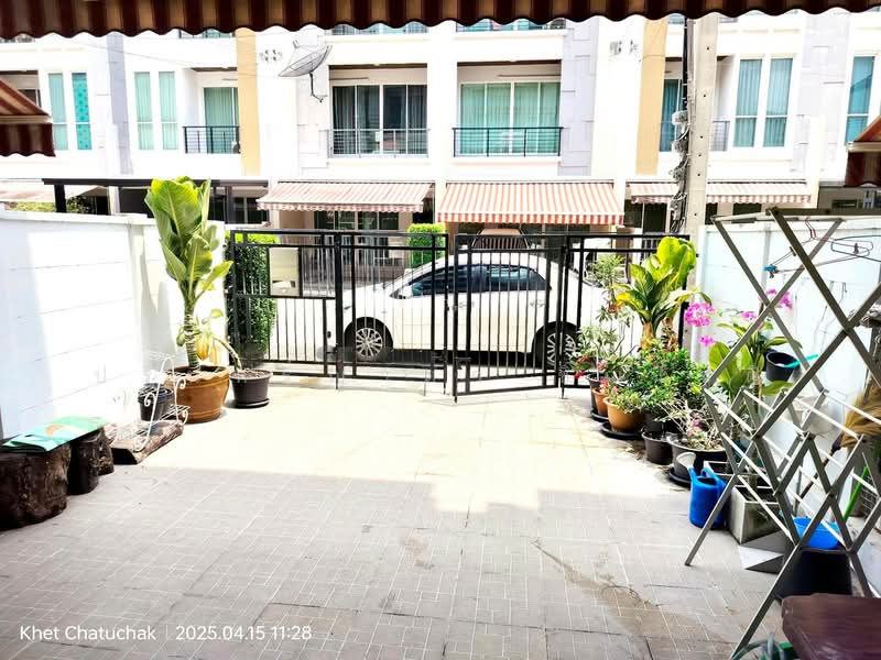 Baan Klang Muang Ratchada 36, Bangkok, Ratchadaphisek 36 Intersection 9-3-6, Chan Kasem, Chatuchak, Bangkok, 4 Bedrooms, 200 sqm, Townhouse For Rent, by ปรินทร์ญาดา ชิณโชติ, 500239469 - DDproperty.com