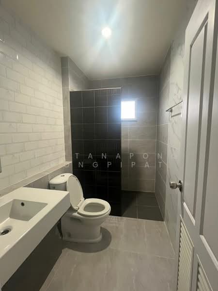 undefined, Chon Buri (Pattaya), Nong - Kham, Si Racha, Chon Buri (Pattaya), 3 Bedrooms, 200 sqm, Single Detached House For Sale, by Pattanapong Pongpipat, 500239494 - DDproperty.com