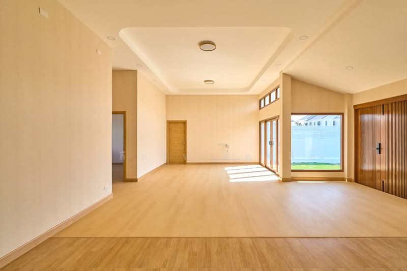 Modern Japanese Home - Near Lanna International School, Chiang Mai, San Phak Wan, Hang Dong, Chiang Mai, 3 Bedrooms, 230 sqm, Single Detached House For Sale, by Elijah Ridgley, 500239550 - DDproperty.com