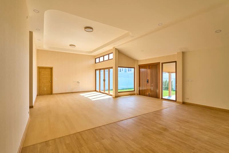 Modern Japanese Home - Near Lanna International School, Chiang Mai, San Phak Wan, Hang Dong, Chiang Mai, 3 Bedrooms, 230 sqm, Single Detached House For Sale, by Elijah Ridgley, 500239550 - DDproperty.com