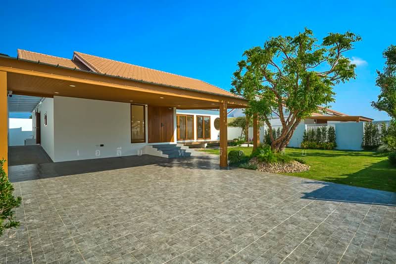 Modern Japanese Home - Near Lanna International School, Chiang Mai, San Phak Wan, Hang Dong, Chiang Mai, 3 Bedrooms, 230 sqm, Single Detached House For Sale, by Elijah Ridgley, 500239550 - DDproperty.com