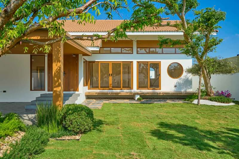 Modern Japanese Home - Near Lanna International School, Chiang Mai, San Phak Wan, Hang Dong, Chiang Mai, 3 Bedrooms, 230 sqm, Single Detached House For Sale, by Elijah Ridgley, 500239550 - DDproperty.com