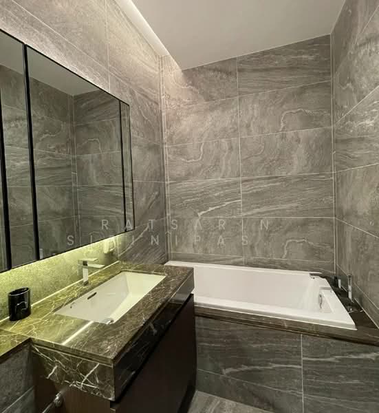 The Esse Sukhumvit 36, Bangkok, Soi Sukhumvit 36, Sukhumvit Road, Phra Kanong, Khlong Toei, Bangkok, 1 Bedroom, 39 sqm, Condo For Rent, by Ratsarin Sirinipaspong, 500239632 - DDproperty.com