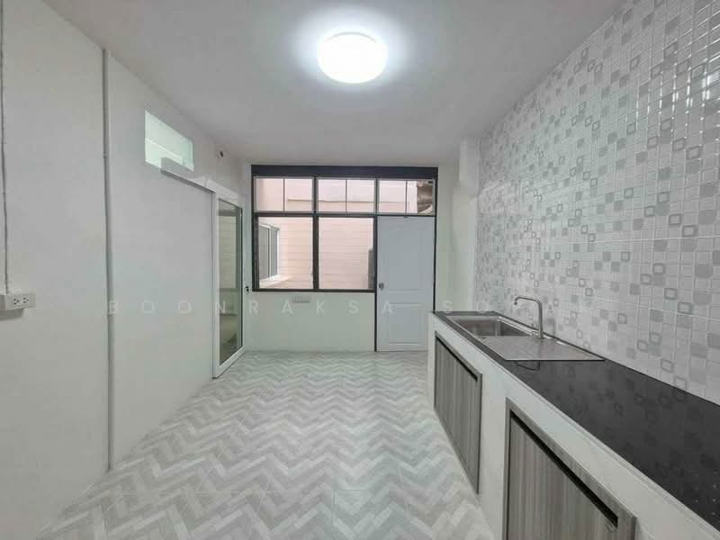 3-BR House, Bangkok, Bang Rak, Bang Rak, Bangkok, 3 Bedrooms, 126 sqm, Single Detached House For Rent, by Boonraksa Sopak, 500239678 - DDproperty.com