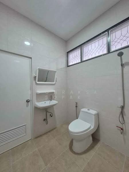 3-BR House, Bangkok, Bang Rak, Bang Rak, Bangkok, 3 Bedrooms, 126 sqm, Single Detached House For Rent, by Boonraksa Sopak, 500239678 - DDproperty.com