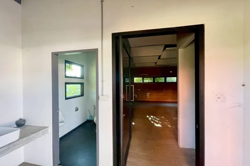 ขายบ้านชั้นเดียว 103 ตรว.ซอยลาดพร้าว 81 แปลงมุม ทำออฟฟิศ คาเฟ่ ร้านอาหาร ใกล้ทางด่วน-รถไฟฟ้า, กรุงเทพ, คลองเจ้าคุณสิงห์, วังทองหลาง, กรุงเทพ, 114 ตร.ม., บ้านเดี่ยว ขาย, โดย คุณนารี, 500239773 - DDproperty.com