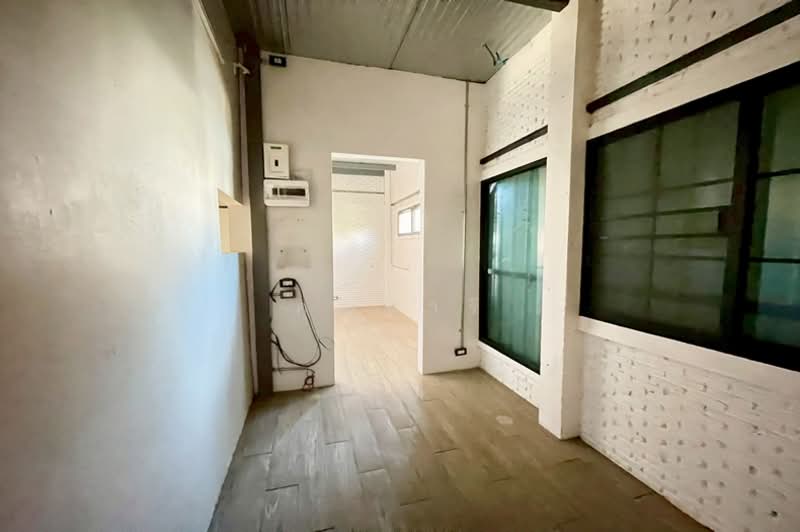 ขายบ้านชั้นเดียว 103 ตรว.ซอยลาดพร้าว 81 แปลงมุม ทำออฟฟิศ คาเฟ่ ร้านอาหาร ใกล้ทางด่วน-รถไฟฟ้า, กรุงเทพ, คลองเจ้าคุณสิงห์, วังทองหลาง, กรุงเทพ, 114 ตร.ม., บ้านเดี่ยว ขาย, โดย คุณนารี, 500239773 - DDproperty.com