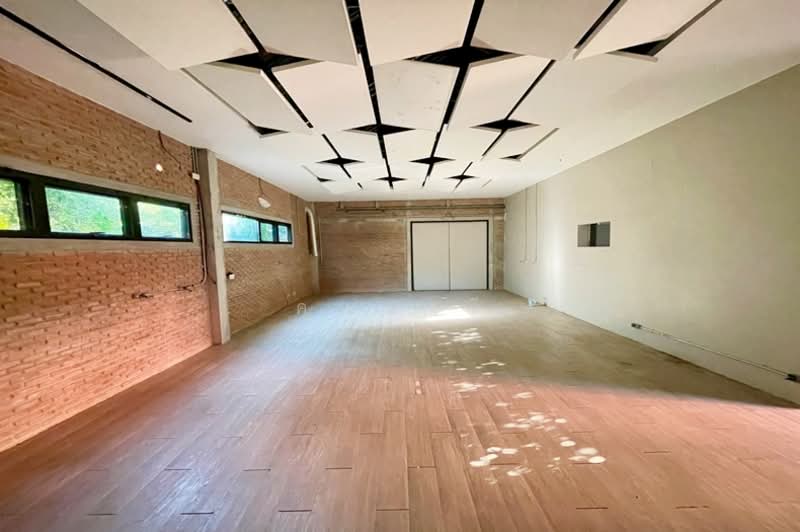 ขายบ้านชั้นเดียว 103 ตรว.ซอยลาดพร้าว 81 แปลงมุม ทำออฟฟิศ คาเฟ่ ร้านอาหาร ใกล้ทางด่วน-รถไฟฟ้า, กรุงเทพ, คลองเจ้าคุณสิงห์, วังทองหลาง, กรุงเทพ, 114 ตร.ม., บ้านเดี่ยว ขาย, โดย คุณนารี, 500239773 - DDproperty.com