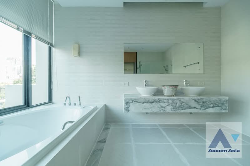 Modern house with private pool, airy space, wood floor in Sukhumvit, Bangkok, Khlong Tan Nua, Watthana, Bangkok, 3 Bedrooms, 380 sqm, Single Detached House For Rent, by Accom Asia, 500239780 - DDproperty.com