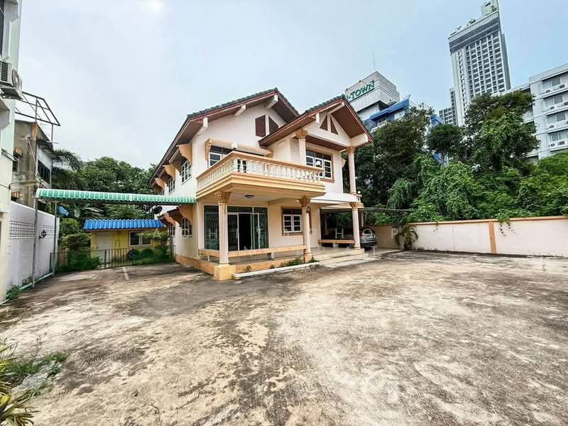 3-BR House, Chon Buri (Pattaya), Surasak, Si Racha, Chon Buri (Pattaya), 3 Bedrooms, 263 sqm, Single Detached House For Sale, by Achitaphop Klinpipat, 500239794 - DDproperty.com