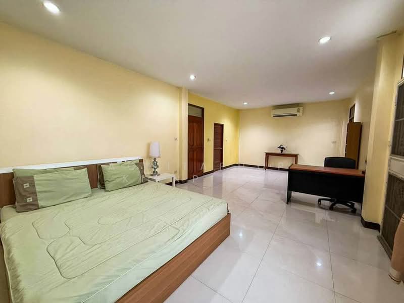 3-BR House, Chon Buri (Pattaya), Surasak, Si Racha, Chon Buri (Pattaya), 3 Bedrooms, 263 sqm, Single Detached House For Sale, by Achitaphop Klinpipat, 500239794 - DDproperty.com