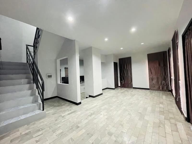 Baan Saeng Arun, Bangkok, Soi 28 Intersection  Soi 28 Intersection 3-1, Dok Mai, Prawet, Bangkok, 3 Bedrooms, 180 sqm, Semi-Detached House (Twin House) For Sale, by วัชราทรัพย์ ภูปภาดล, 500239828 - DDproperty.com