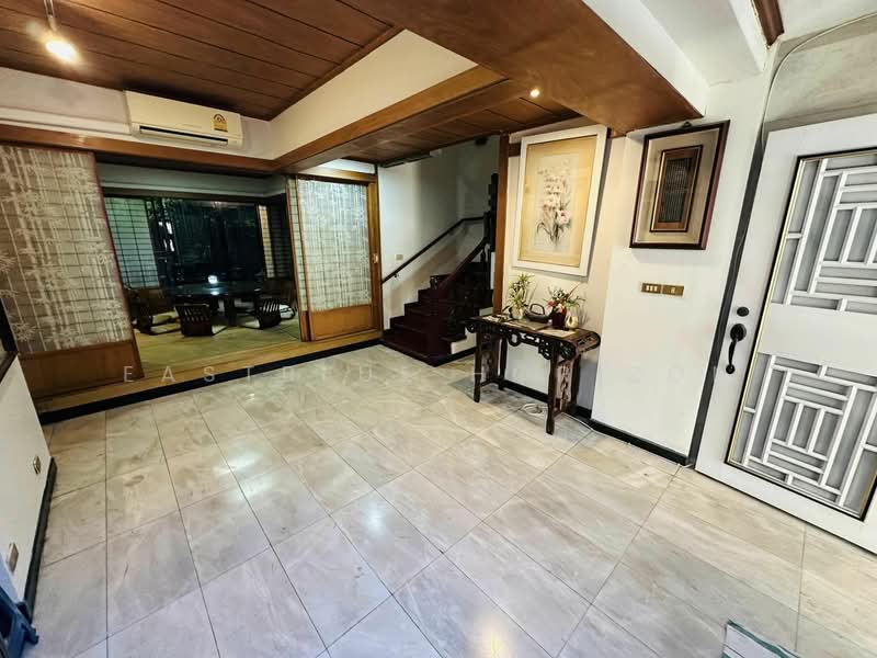 Moo Baan Chicha Castle, Bangkok, Sukhumvit 31, Khlongtoei Nua, Watthana, Bangkok, 3 Bedrooms, 350 sqm, Townhouse For Rent, by Eastblue Horizon, 500239850 - DDproperty.com