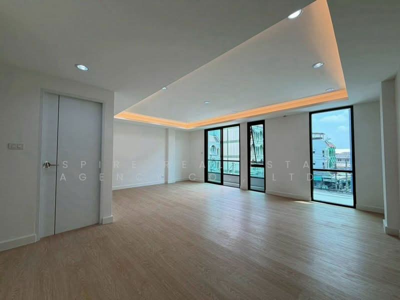 For Sale 4.5-Storey Townhome with private elevator, (Sukhumvit 101), Near BTS Punnawithi, Bangkok, Bang Chak, Phra Khanong, Bangkok, 4 Bedrooms, 250 sqm, Townhouse For Sale, by Aspire Real Estate Agency Co., Ltd., 500239898 - DDproperty.com