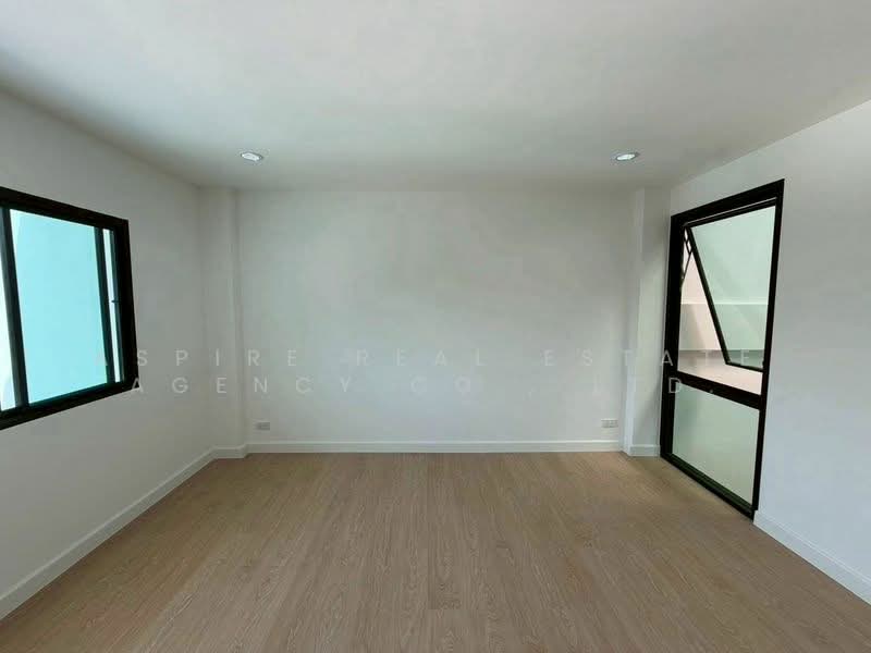 For Sale 4.5-Storey Townhome with private elevator, (Sukhumvit 101), Near BTS Punnawithi, Bangkok, Bang Chak, Phra Khanong, Bangkok, 4 Bedrooms, 250 sqm, Townhouse For Sale, by Aspire Real Estate Agency Co., Ltd., 500239898 - DDproperty.com