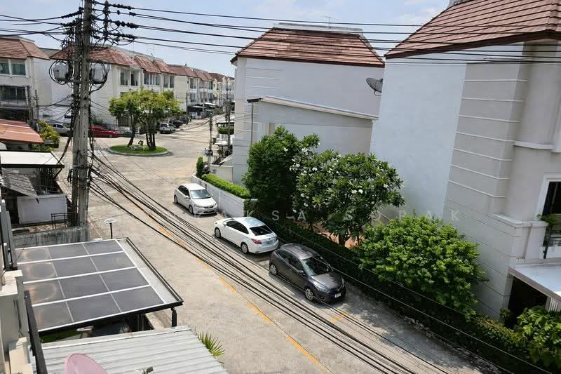 Baan Klang Muang Swiss Town Kaset-Nawamin : บ้านกลางเมือง สวิสทาวน์ เกษตร-นวมินทร์, กรุงเทพ, ซอยหมู่บ้านกลางเมือง, จรเข้บัว, ลาดพร้าว, กรุงเทพ, 170 ตร.ม., ทาวน์เฮ้าส์ ให้เช่า, โดย Boonraksa Sopak, 500239920 - DDproperty.com