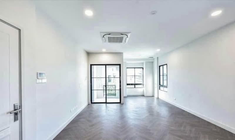 Nantawan Pinklao-Kanchana, Bangkok, 99 Asawaphichet Road, Bang Ra Mat, Taling Chan, Bangkok, 4 Bedrooms, 304 sqm, Single Detached House For Rent, by Amarin Sitthidhoon, 500239938 - DDproperty.com