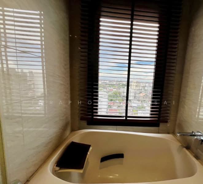 Maru Ekkamai 2, Bangkok, 70-5 Sukhumvit 63 Road, Phra Kanong Nua, Watthana, Bangkok, 2 Bedrooms, 61 sqm, Condo For Rent, by Peeraphong Jamsai, 500239990 - DDproperty.com